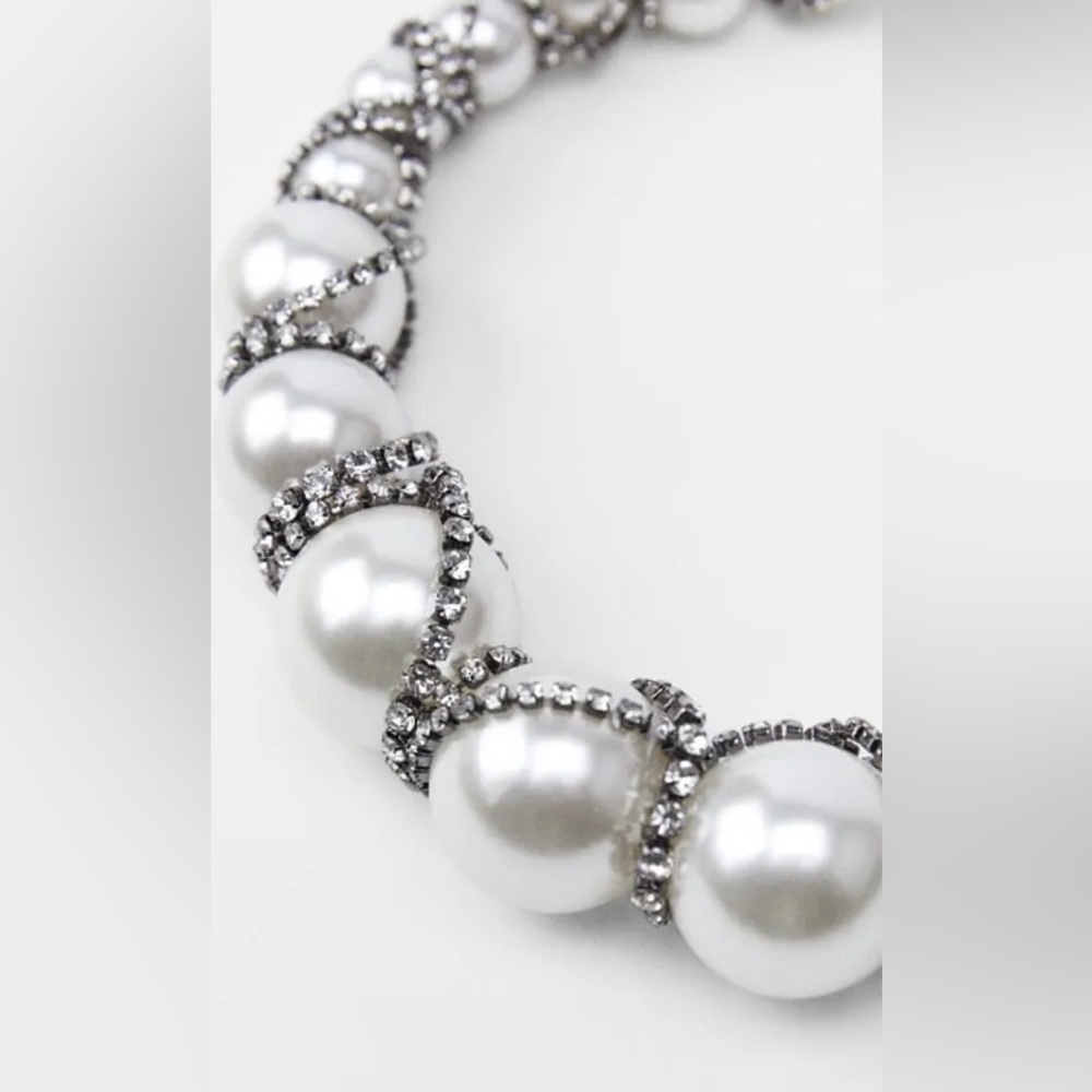 NWT. Zara Pearl and Silver Rhinestones Necklace. - Picture 3 of 9
